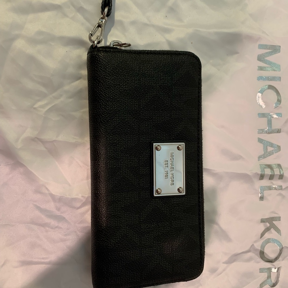 Michael Kors laptop purse and wallet wristlet - Picture 5 of 6